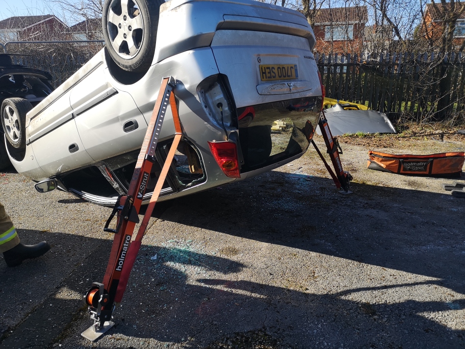 RuncornFS's tweet image. 🚗 Most RTCs are on four wheels, so we must prepare for the expected. 🚒 as an emergency service, White expanded our knowledge by training for the unexpected—ensuring we operate effectively in all scenarios. Prepared minds, skilled hands, safer outcomes! #FireService #RTCs