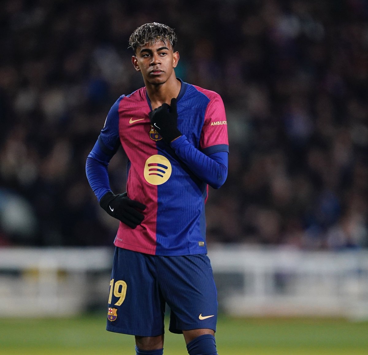 _BeFootball's tweet photo. 🚨 𝗤𝗨𝗜 𝗗'𝗔𝗨𝗧𝗥𝗘 𝗤𝗨𝗘 LAMINE YAMAL 🇪🇸 𝗣𝗢𝗨𝗥 𝗠𝗔𝗥𝗤𝗨𝗘𝗥 ? 💎

𝙎𝙚𝙨 𝙨𝙩𝙖𝙩𝙨 𝙘𝙚𝙩𝙩𝙚 𝙨𝙖𝙞𝙨𝙤𝙣 :

🏃‍♂️ 𝟯𝟴 𝗠𝗔𝗧𝗖𝗛𝗦
⚽️ 𝟭𝟯 𝗕𝗨𝗧𝗦
🎯 𝟭𝟳 𝗣𝗔𝗦𝗦𝗘𝗦 𝗗𝗘𝗖𝗜𝗦𝗜𝗩𝗘𝗦