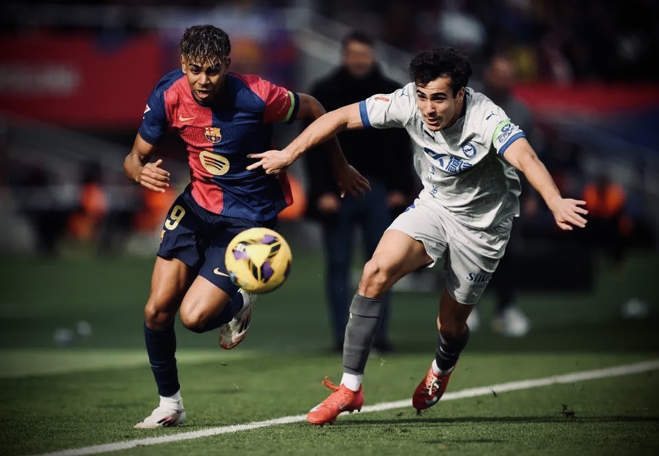 DTFootball_'s tweet photo. 🇪🇸 Sur les 20 derniers matchs qu’il a joués, Lamine Yamal a été 17 fois le joueur ayant réussi le plus de dribbles sur le terrain ! Il a aussi marqué 7 buts et délivré 7 passes décisives sur cette période. https://t.co/wIaH5urnsJ