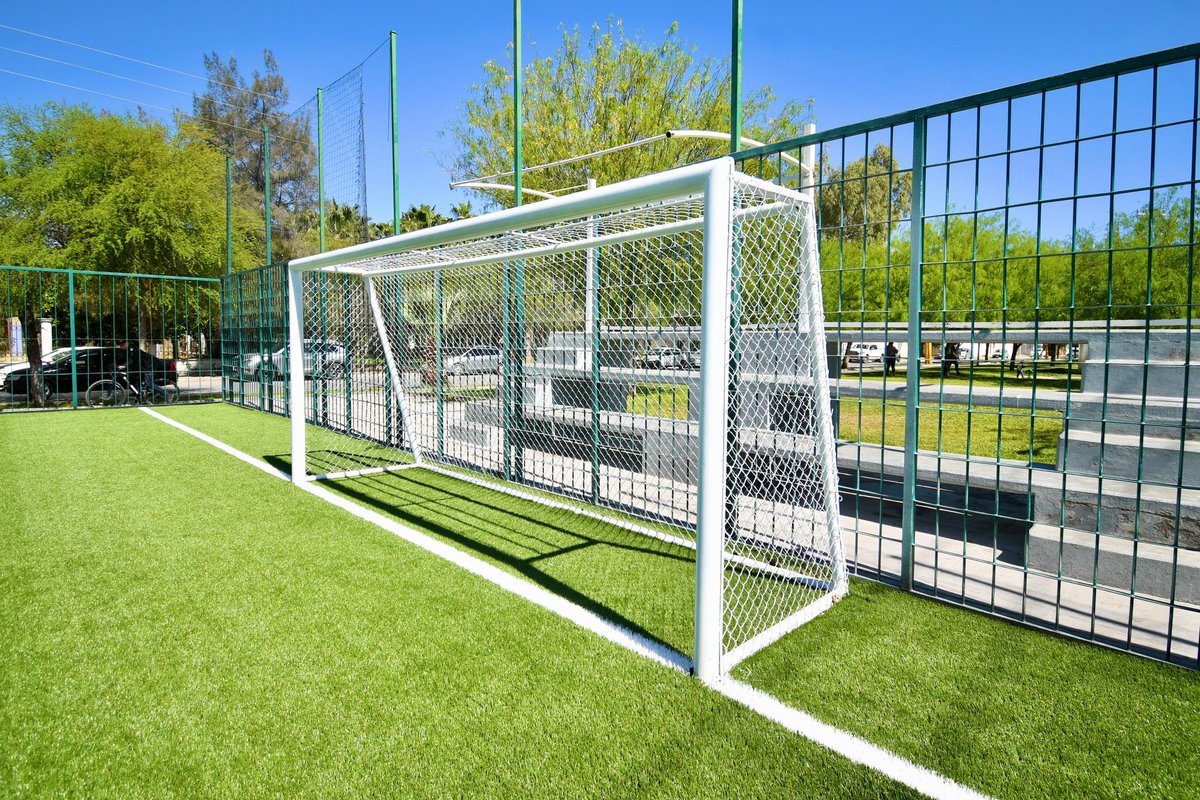 Esta semana, supervisamos la rehabilitación integral de las canchas de futbol ⚽️ en la Línea Verde, como parte de los trabajos en diferentes espacios deportivos de #Torreón. Con más y mejores áreas de esparcimiento, #TorreónSiemprePuedeMás 👊🏻.