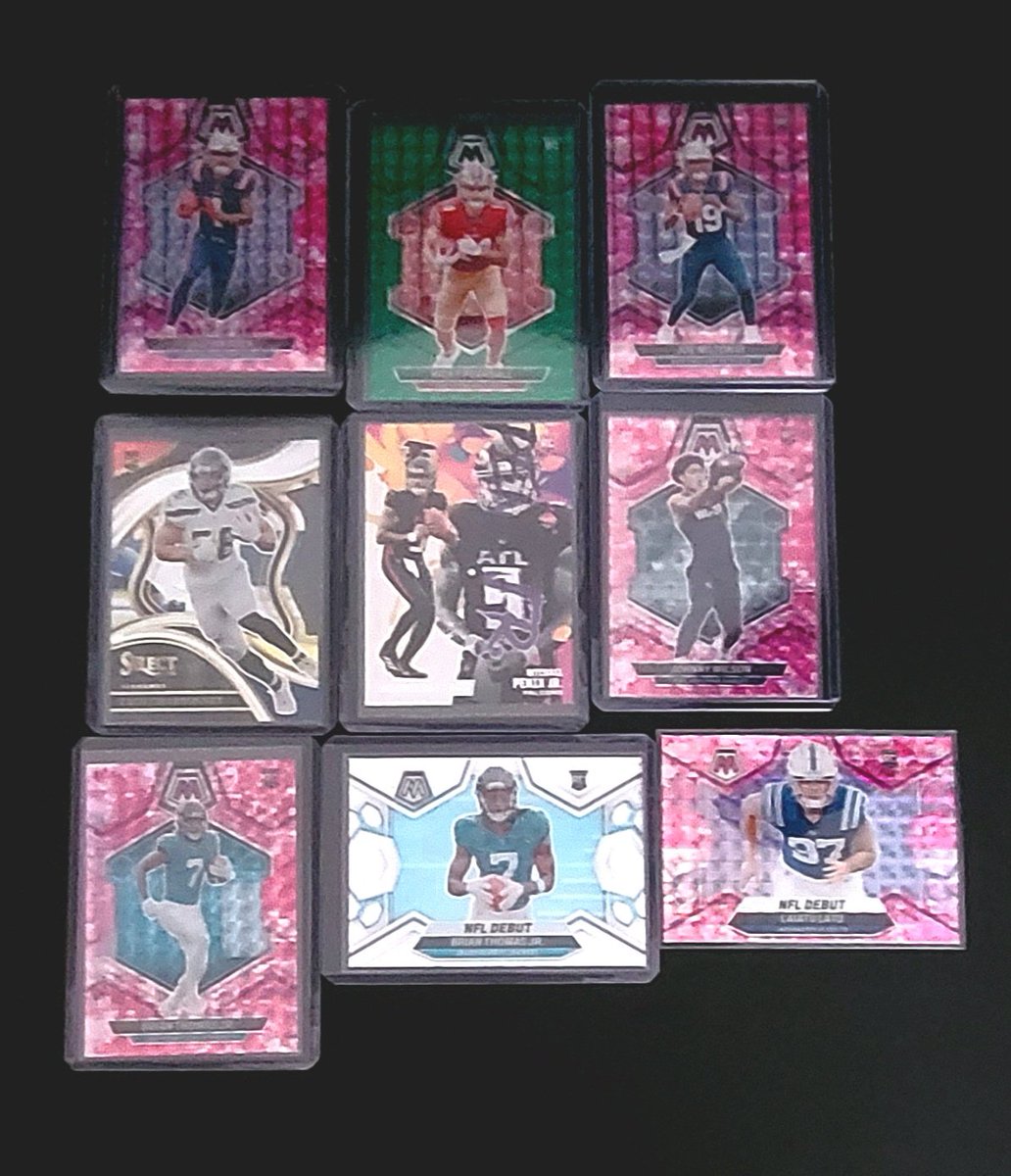 RFPJR21296's tweet image. Shout out to @OhanaCardBreaks for the package from the recent break with bonus NT /25 Rookie Patriots book. Also, thank you to Kcall for the Prizm Green Rc Emergent Drake Maye. Some nice pulls below as always 🤙ohana 🤝 to you guys.