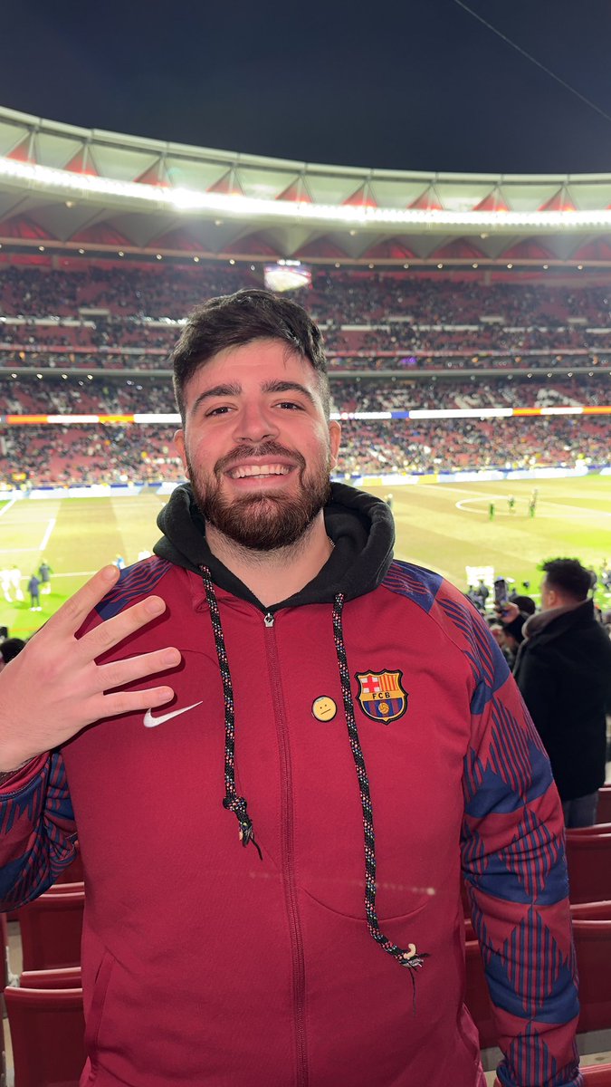lautarodeIcampo's tweet photo. Acabo de ver en cancha cuatro goles del club más grande de Europa y en una remontada increíble dejándolo líder de todo.
Boca está ganando, me emociono.
Mañana cumpleaños mi abuela y vuelvo a Argentina para abrazarla.
16 partidos invicto.

La vida merece ser vivida. Los quiero. https://t.co/pjPiiBmfMr