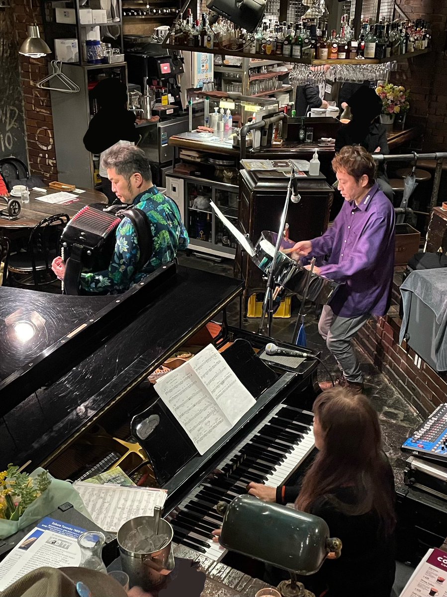 2025/3/16 piacopan@吉祥寺サムタイム
激しい雨の中、多数のお客様にご来場いただき感謝感激です✨

後方にも客席がいっぱいある環境で演奏することは本当に稀、久々にこの場所に帰ってこられた嬉しさもひとしおでした😊ツアーで連日奏でた新曲も交えての2時間、お楽しみ頂きありがとうございました‼️