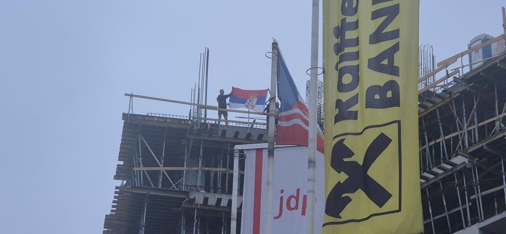 bunx17's tweet photo. @JoJoJoDzo 20-ak min. pre " udara " topa na gradilištu bili ovi momci https://t.co/HPizj7y9fj