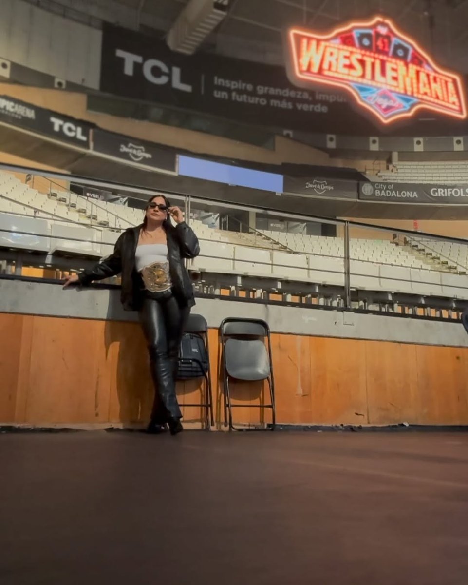 Papi_Raquel's tweet photo. It ain't easy being champ ๐๐ #ChampLife https://t.co/XShcoZV1E9