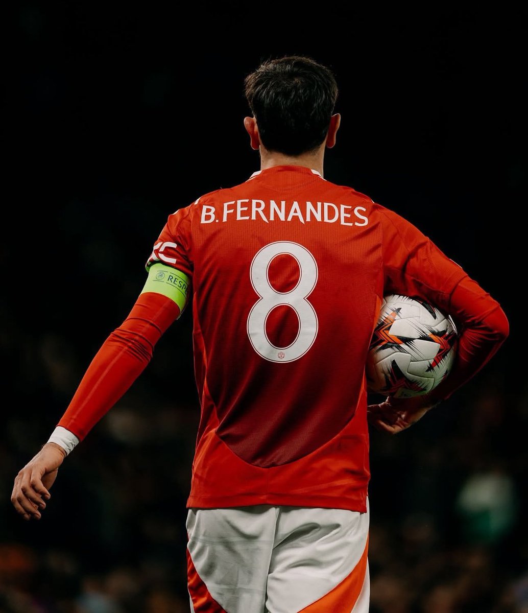 🚨🚨🎙️| Ruben Amorim on whether he's thinking about resting Bruno Fernandes: 

"He's very special. He's always ready. He recovers very well. I don't know the future, but I trust what the performance department tells me, the data and what I see during the matches. I always see a