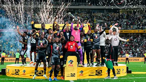 ian_mahlatse's tweet photo. We lifted 2 cups right in front of your 700 billion squad...get your facts right🥹 https://t.co/CLncOHTRww