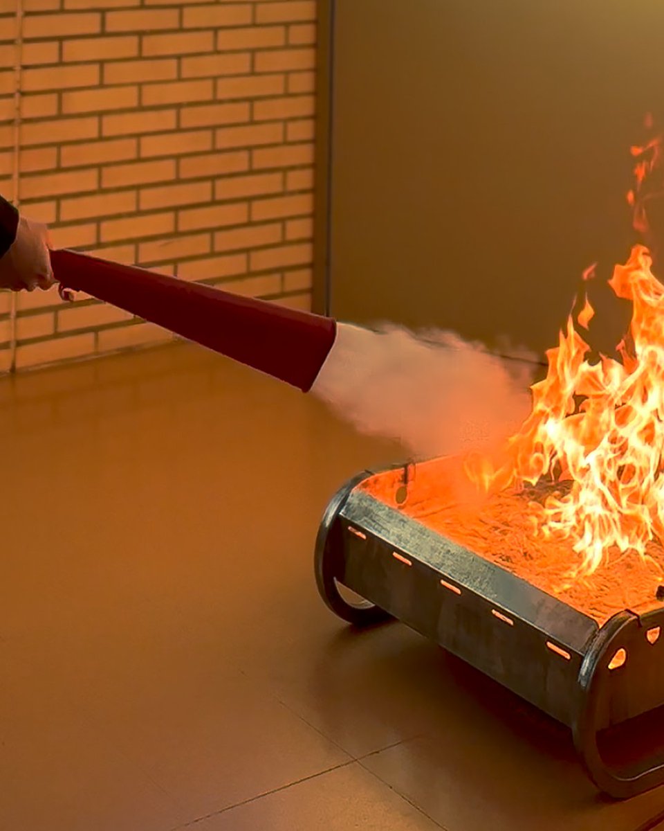 📅 1 d'abril a les 19 h – No t'ho perdis!

🔥 Saps què fer si hi ha un incendi a la teva feina? Vine a la Jornada de Portes Obertes de Prevenció de Riscos Professionals i converteix-te en expert en seguretat laboral. 💡

🚧 Protegeix els altres!

#PortesObertes #FP