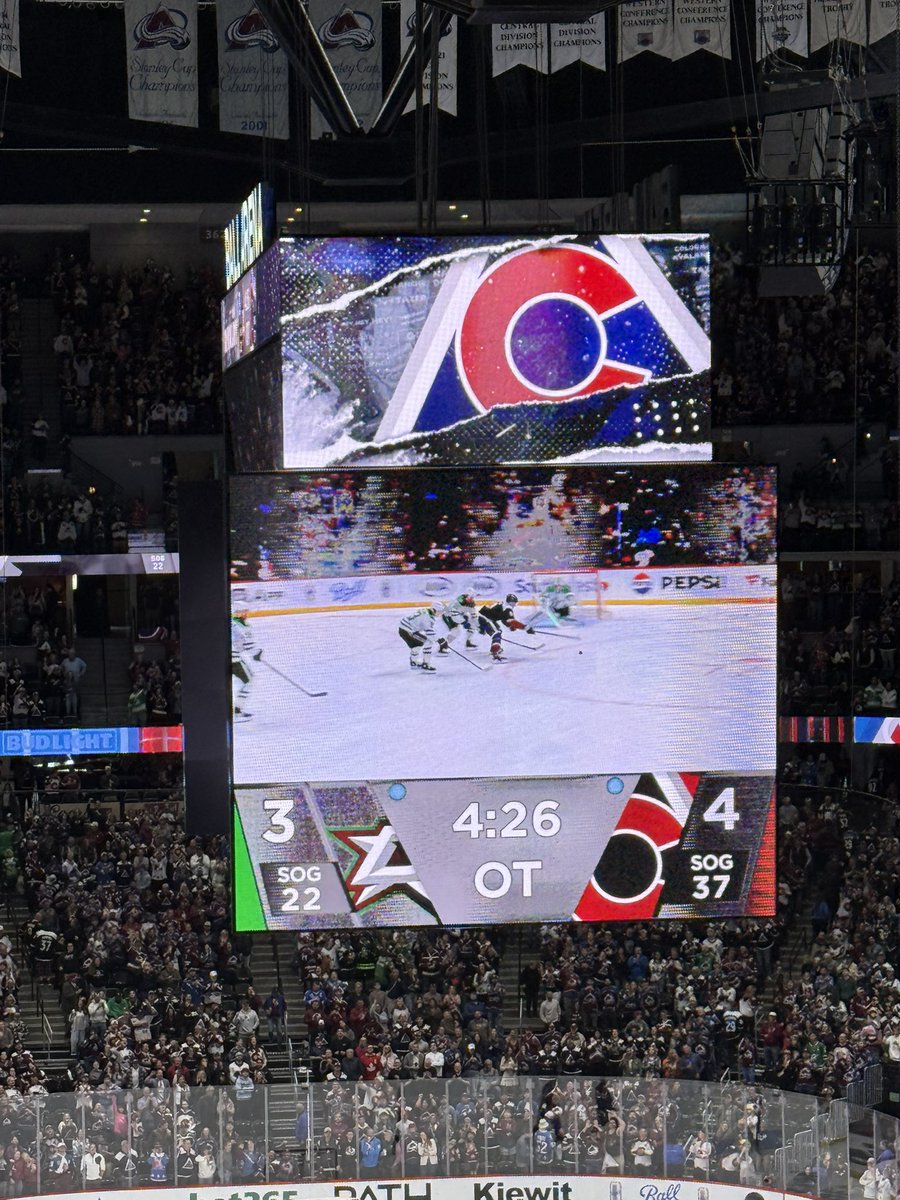 AvsAngelsChick's tweet image. #Avswin #goavsgo🏒❤️💙 #TeamMalinski