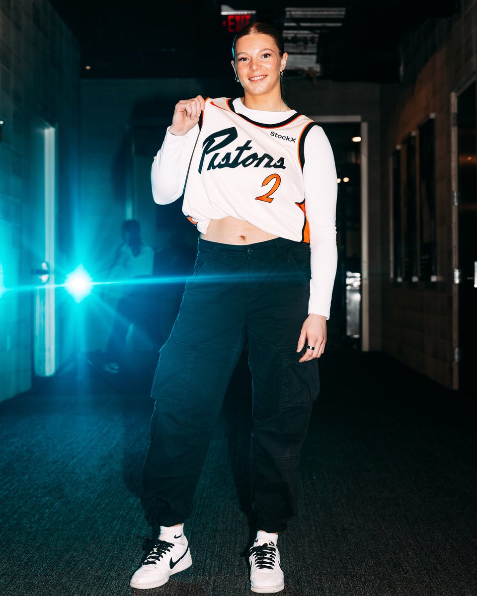 PWHL_NewYork's tweet photo. 313 fitted 🔥

Thank you to the @DetroitPistons for the new threads! https://t.co/iRaQ2tQduk