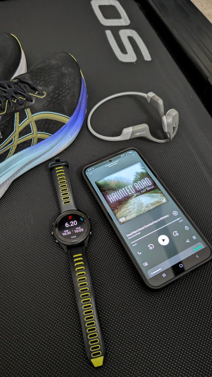 EmpireUnleashed's tweet photo. I played Haunted Road by @amybruni while I did just over 6 miles so I pushed it to a 10K because runner's math. Also this is my furthest run since my last two diagnoses. My 🖤 def is in the longer distances. Can't wait until I'm back in double digits #marathoner #run #hauntedroad https://t.co/S0T07WSKb0