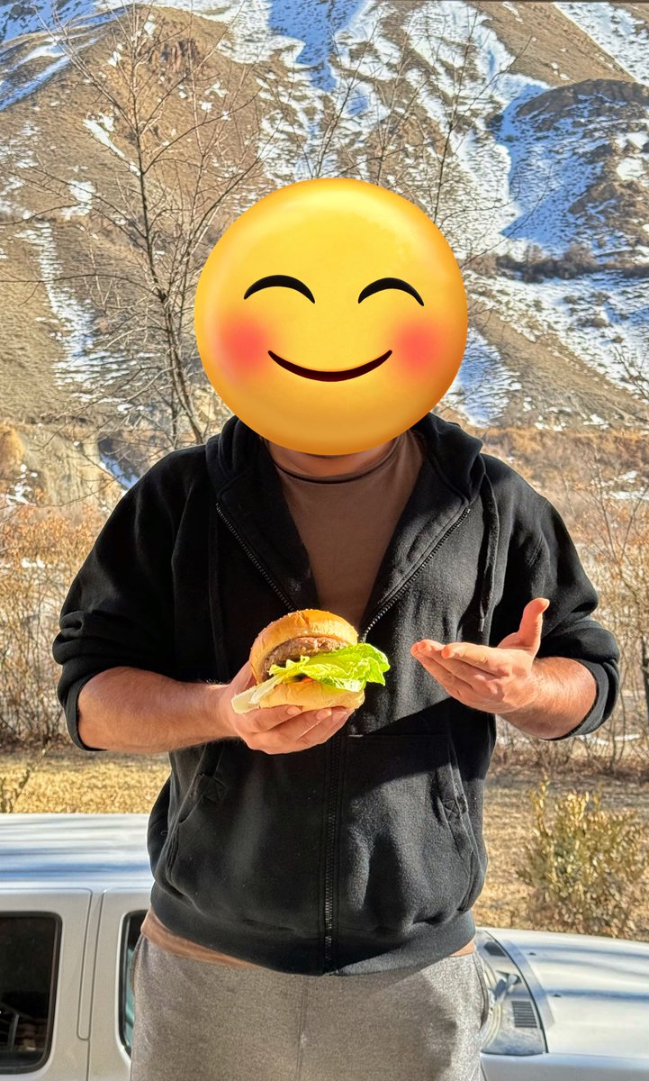 sobhanmm's tweet photo. The art vs the artist! https://t.co/rH1EKdBgXq
