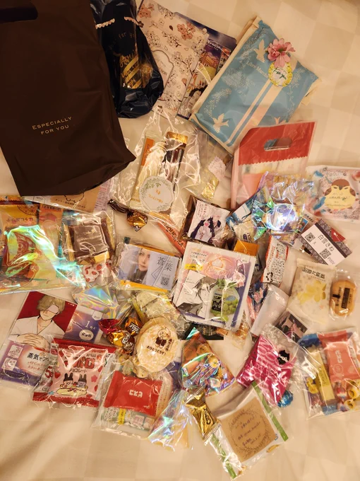 昨日は春コミありがとうございました～!回りきれなかったりすれ違いになっちゃった方も居るとは思いますが、たくさんの方とお会いできて嬉しかったです昨日はお泊まりもしてました楽しかった～帰りたくなーい!まだ春コミしたい 