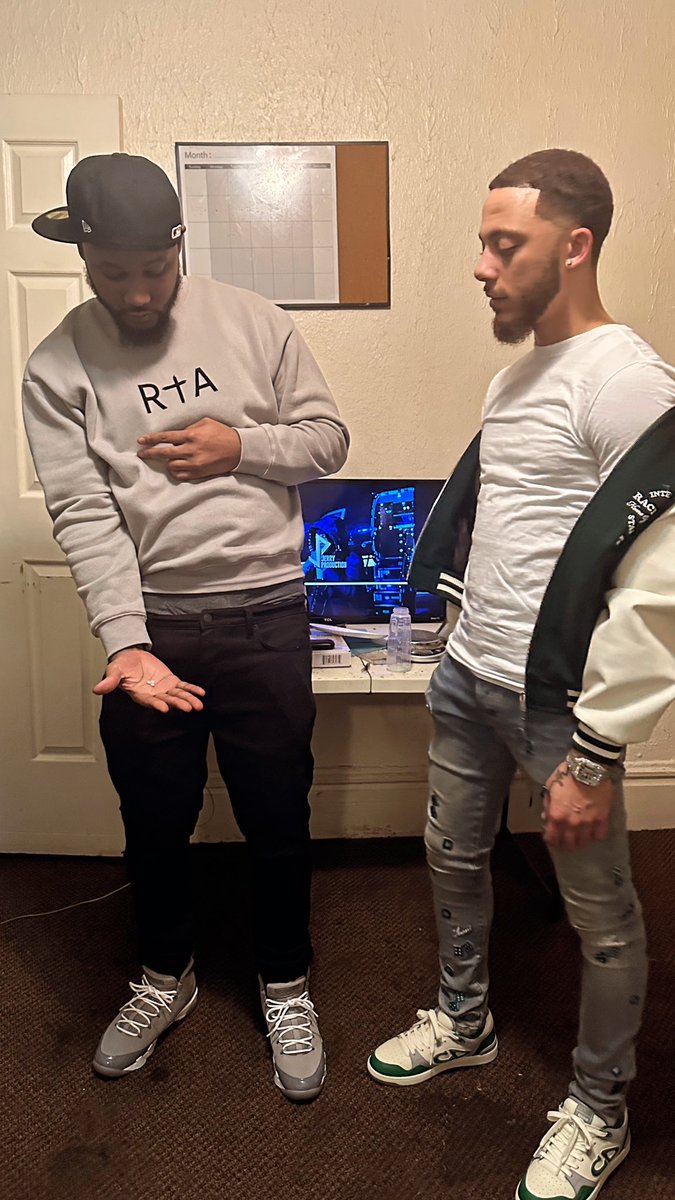 nardynard45's tweet image. Pay me Respect