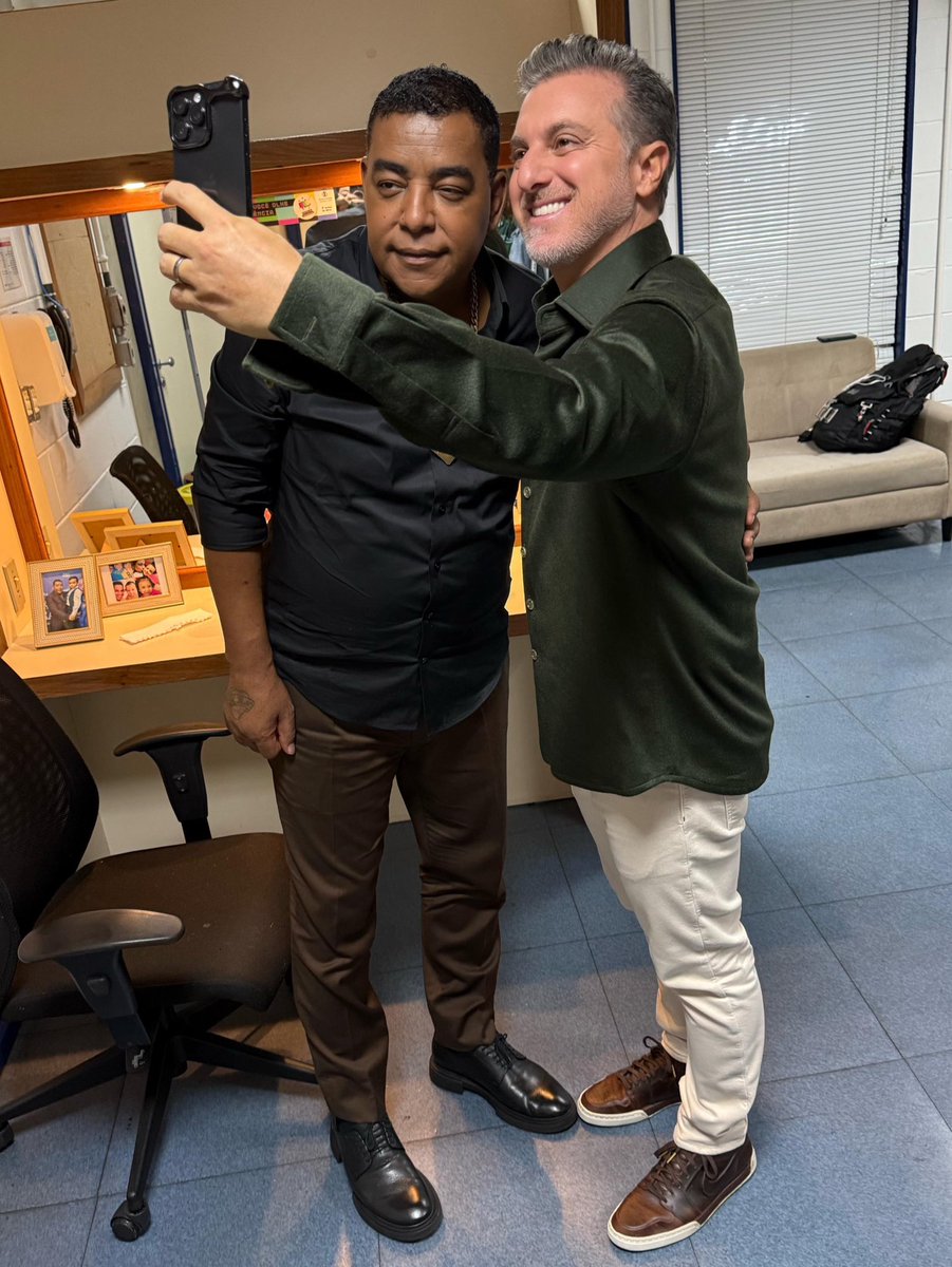 Foi incrível @lucianohuck 🫶🏿 Agradecemos o convite.. Estar no palco do Domingão é sempre um prazer enorme✨ #RaçaNegra