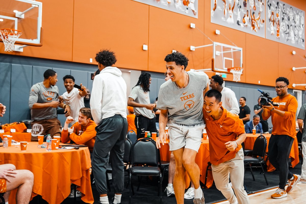 Texas Men’s Basketball (@texasmbb) on Twitter photo no better feeling 🤘
#HookEm no better feeling 🤘
#HookEm