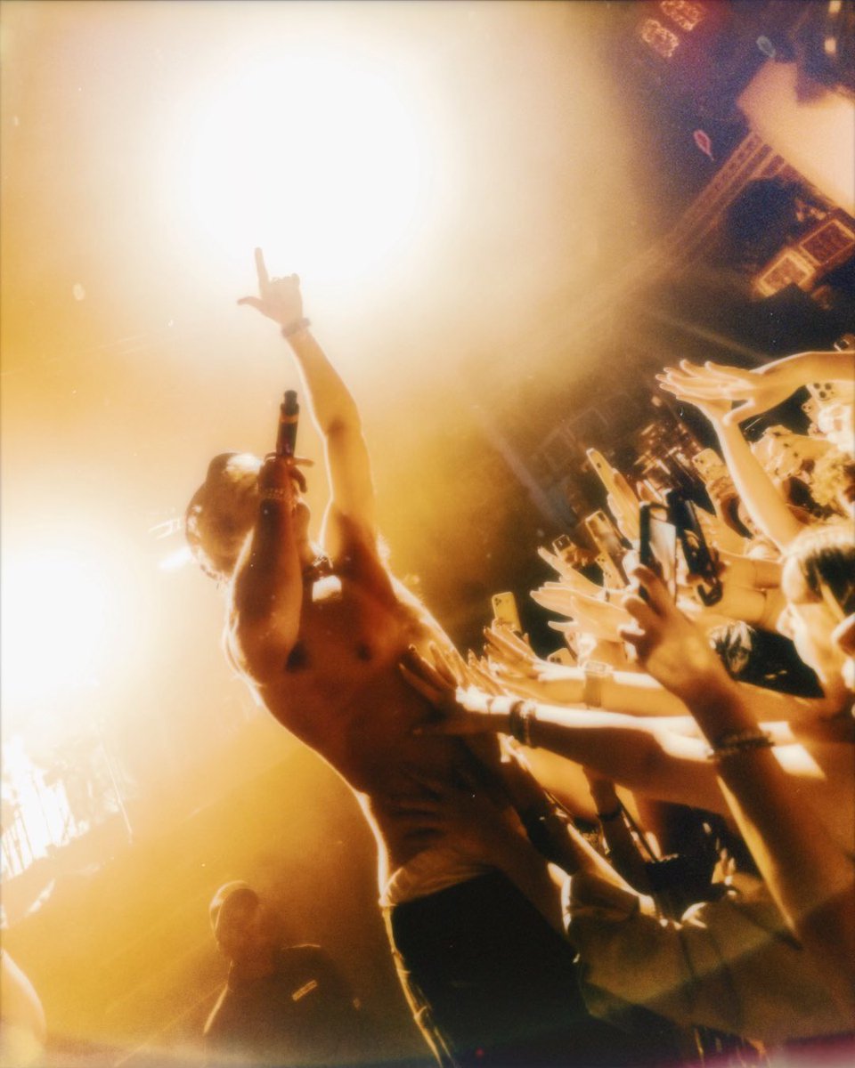 thedriverera's tweet photo. OBSESSION TOUR. PITTSBURGH. CHICAGO. THANK YOU. CINCINNATI WE ARE READY FOR YOU. https://t.co/bu5hsUX5UB