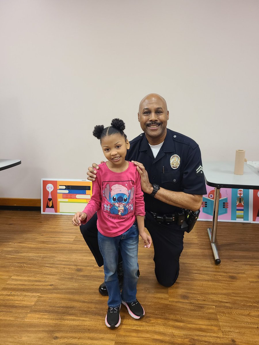 LAPDOutreach's tweet image. Reading is fun when in good company.   #LAPD Senior Lead Officer Griffin doing a read along at Alma Reaves Woods - Watts Branch Library.   Message us so we can connect with you and your group.   

What was your favorite children’s book growing up?