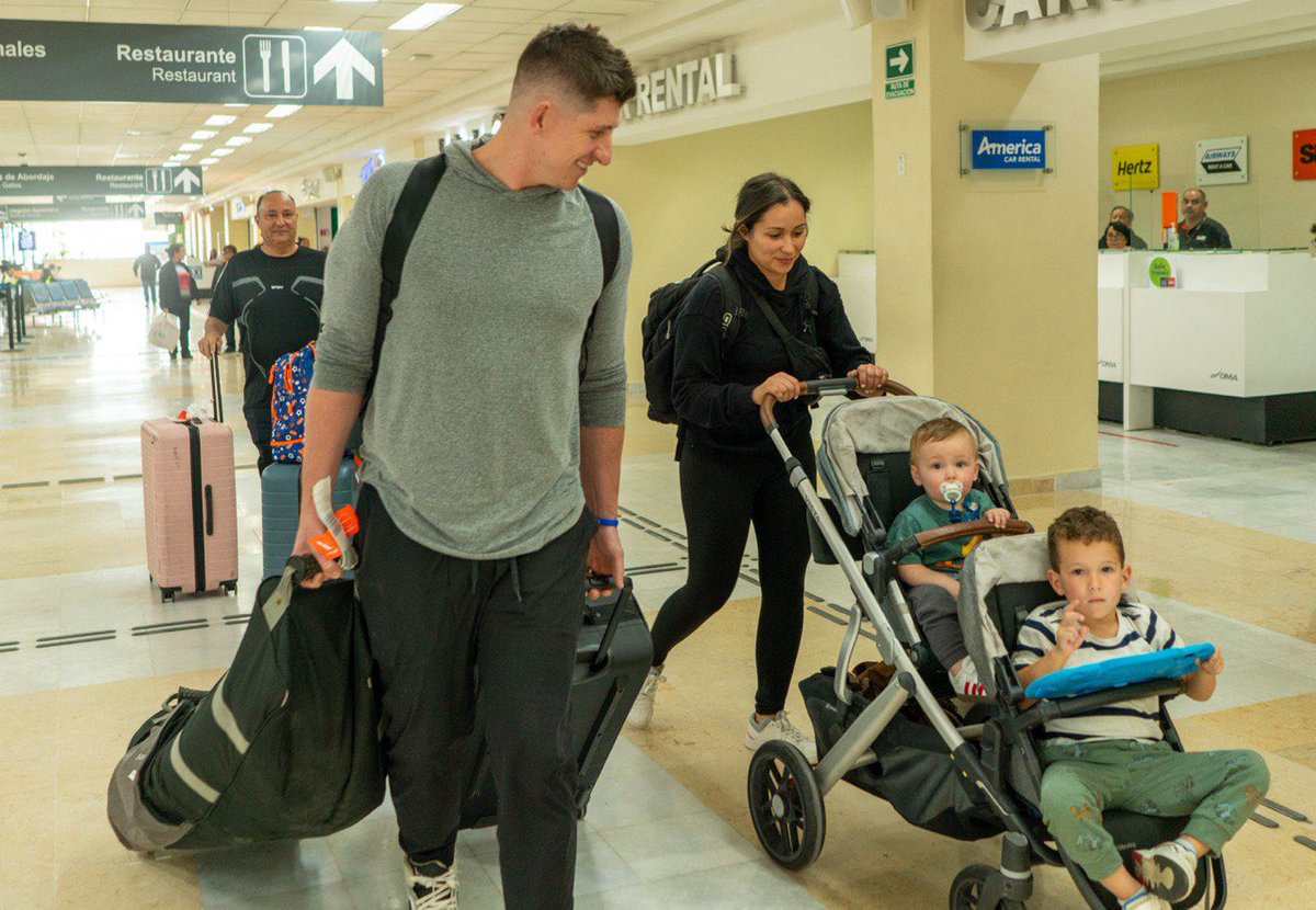 AlgodonerosUL's tweet image. Frank Schwindel ha llegado a casa 🙌🏻

El estadounidense, llegó esta tarde a #Torreón para incorporarse a nuestro #SpringTrainingUL y prepararse para la temporada 👊🏻

Welcome home 🙌🏻

#CreandoUnaHistoriaImparable