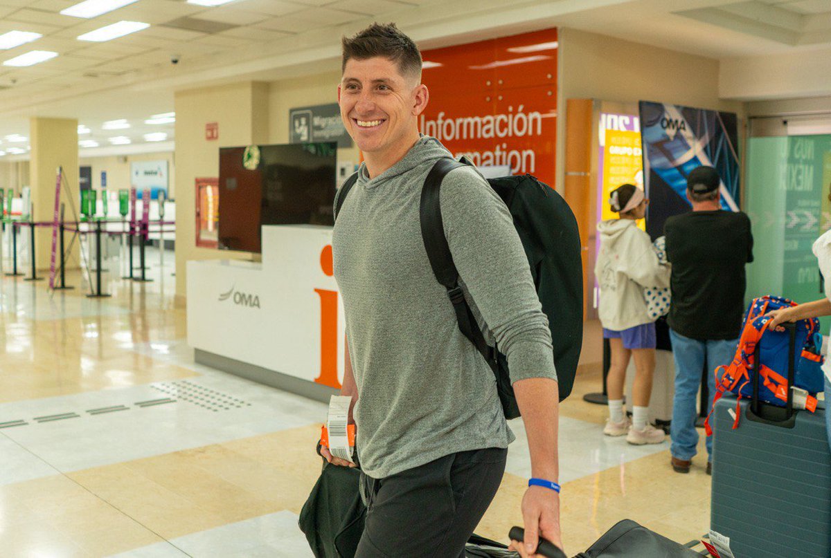 AlgodonerosUL's tweet image. Frank Schwindel ha llegado a casa 🙌🏻

El estadounidense, llegó esta tarde a #Torreón para incorporarse a nuestro #SpringTrainingUL y prepararse para la temporada 👊🏻

Welcome home 🙌🏻

#CreandoUnaHistoriaImparable