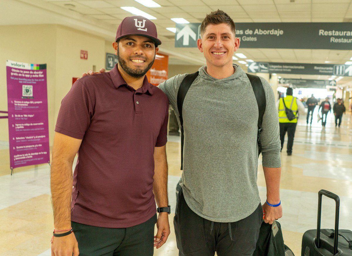 AlgodonerosUL's tweet image. Frank Schwindel ha llegado a casa 🙌🏻

El estadounidense, llegó esta tarde a #Torreón para incorporarse a nuestro #SpringTrainingUL y prepararse para la temporada 👊🏻

Welcome home 🙌🏻

#CreandoUnaHistoriaImparable