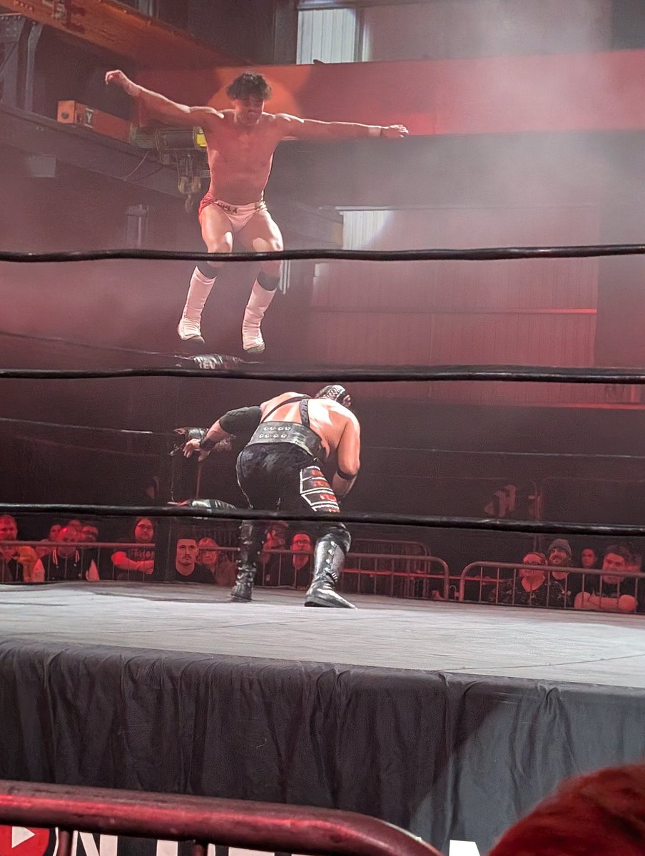 AndDropkicks's tweet photo. Incredible matches, one after another 🔥 https://t.co/xYVpyLOx5E