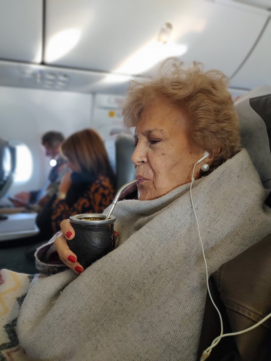 _LaraBlanco's tweet photo. Mate y el @olgaenvivo del viernes que nos lo perdimos 🧉 https://t.co/AegguBxkbL