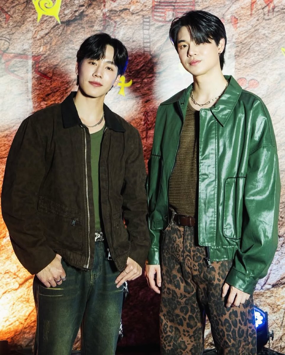 YinwarBrasil's tweet photo. 📱📷 (16.03.2025) Atualização de z0m_0 no IG.
@yinyin_anw @warwanarat 🐄🐾🐆
#TheMallLifestoreJungleWalkXYinWar
#styledbyz0m0
#thxpic
#TheMallJungleWalkXYinWar
JUNGLEWALK 2025 X YINWAR
~🚜
#yinyin_anw @yinyin_anw Yin Anan #warwanarat @warwanarat W.Wanarat #หยิ่นวอร์ #yinwar #yinwarbr