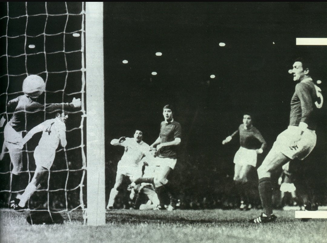 datazopincha's tweet image. Hoy cumple 81 años Juan Ramón Verón, el goleador del #EDLP Campeón del Mundo.
Felicidades, Bruja! Te amamos!