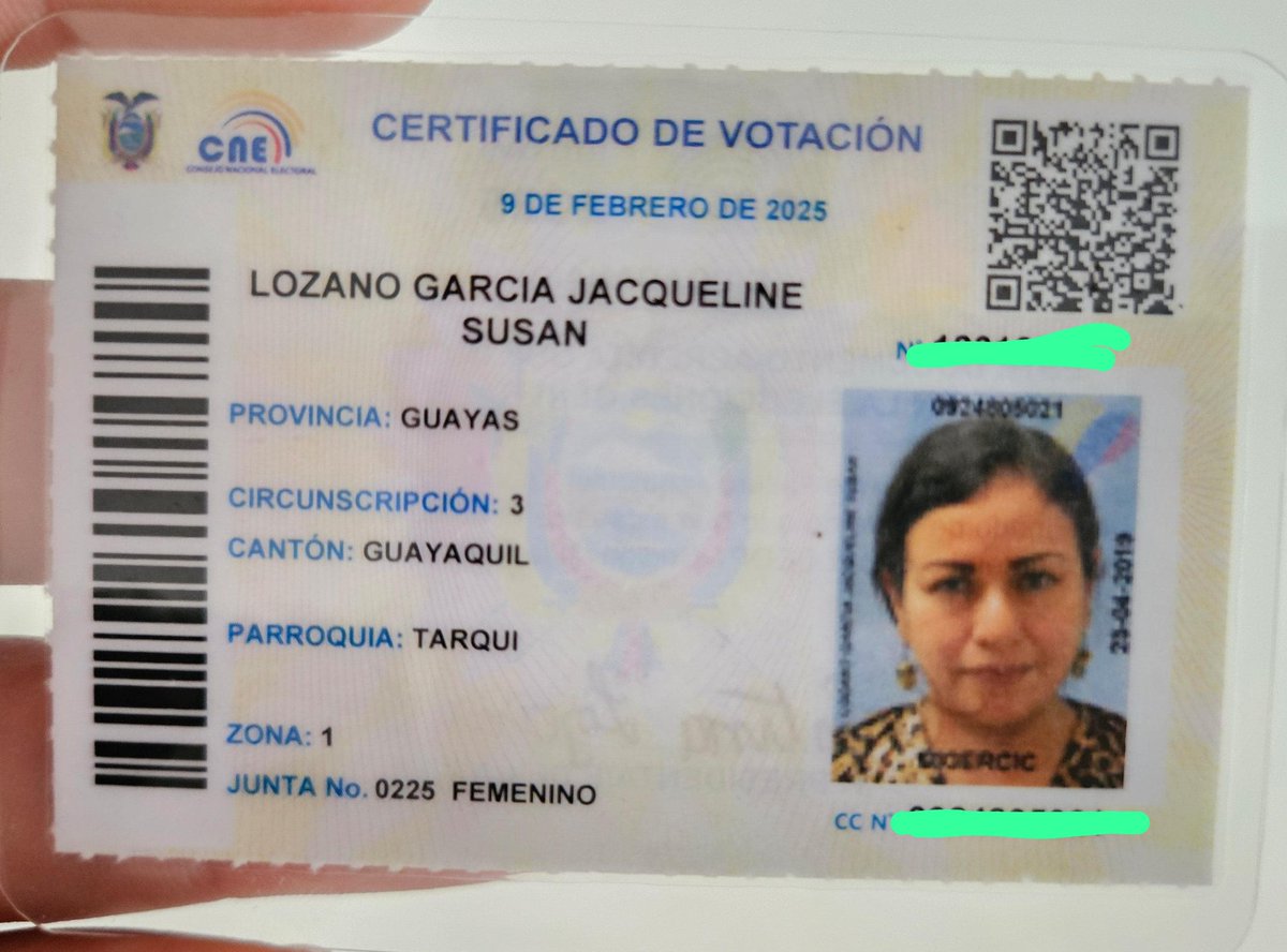 nahinvelez's tweet photo. Encontré un monedero con documentos de esta persona, si alguien la conoce comunicarse por DM @EmergenciasEc https://t.co/ybzsmCJq3t
