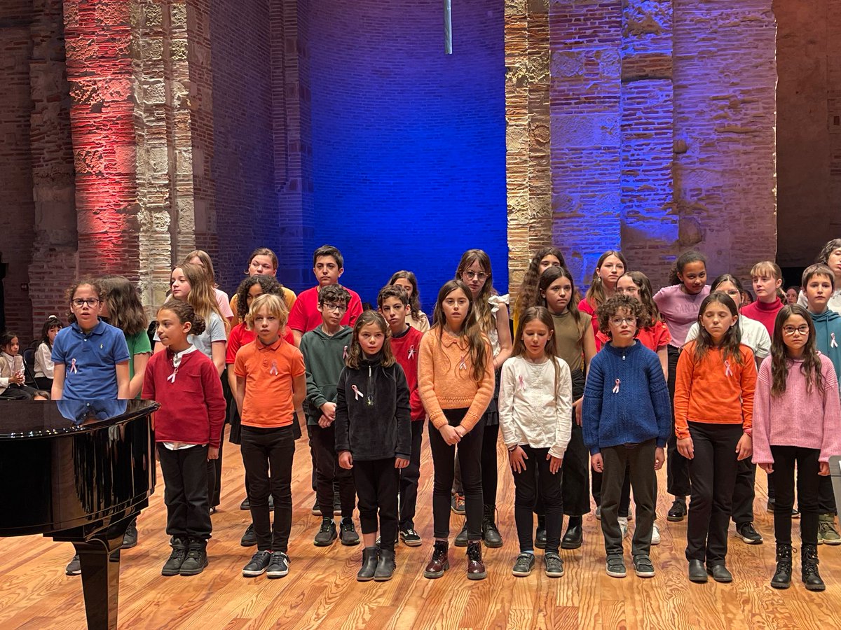 Honorée et ravie que les choristes de Foix (collège et conservatoire) aient partagé la scène avec les chœurs du conservatoire de Toulouse à Saint-Pierre des Cuisines au Festival du Chant Choral <a href="/DAACToulouse/">DAAC Toulouse</a> <a href="/jscambonpro/">Jean-Sébastien Cambon</a> <a href="/NellyVigne/">Nelly Vigne</a> <a href="/AArdemus/">Association A.R.D.E.MU.S</a> <a href="/CollegeLakanal/">Lakanal</a> <a href="/MusiqueToulouse/">Education musicale - Toulouse</a>