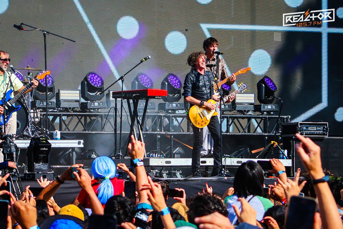 Reactor105's tweet photo. El calor no fue obstáculo para disfrutar de el @cuartetodenos en el @vivelatino 2025 🔥🎵

📸: @marioonceagain

#ReactorVL https://t.co/UUi8hzrKvp