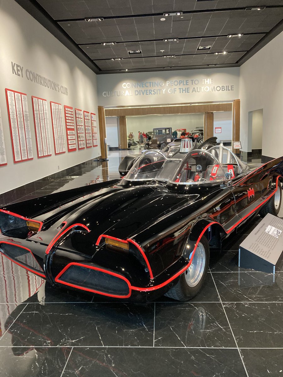MariamJDZE's tweet photo. Detroit made me a car gal 🚘 🚙 pictured here is my dream car, if you can guess which one it is #batmobile #FordBronco #Ford #doctorMariam https://t.co/N5ExjmZ4bi