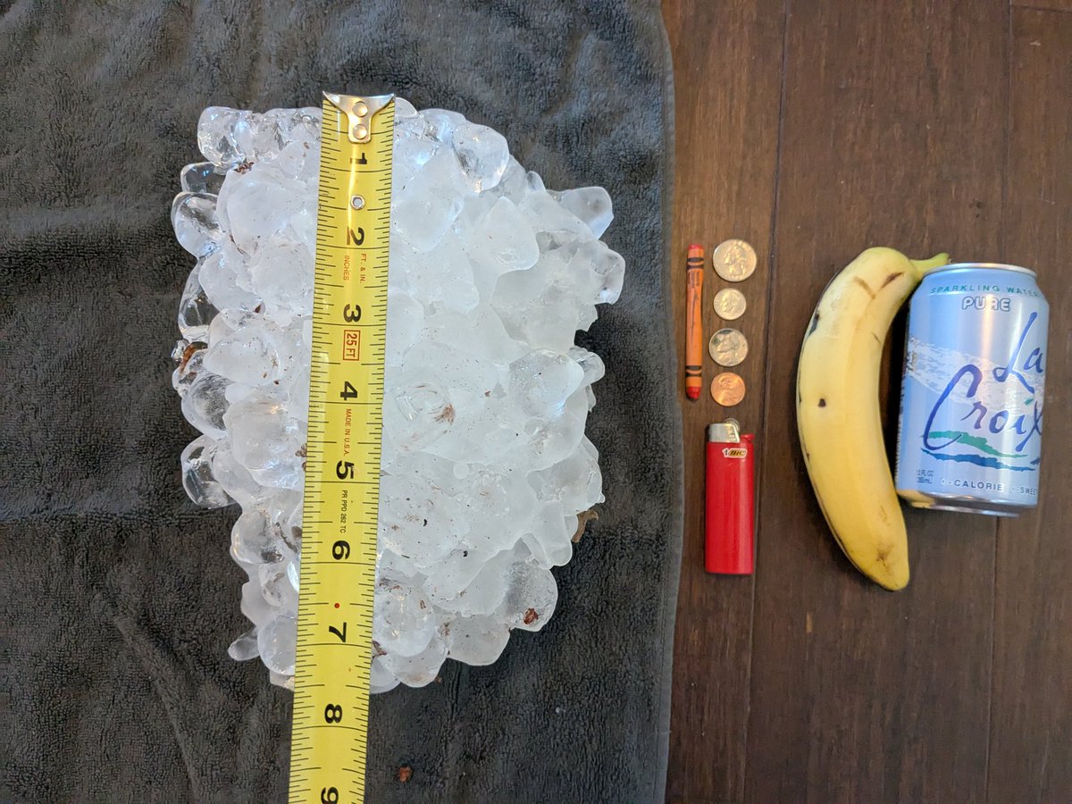 Larsnarsbars's tweet photo. @scott_currens @scottontvKSDK @SteveTempleton The mass with tape measure on top and random objects you know the size of if that helps... https://t.co/4F2BRYc6Nr