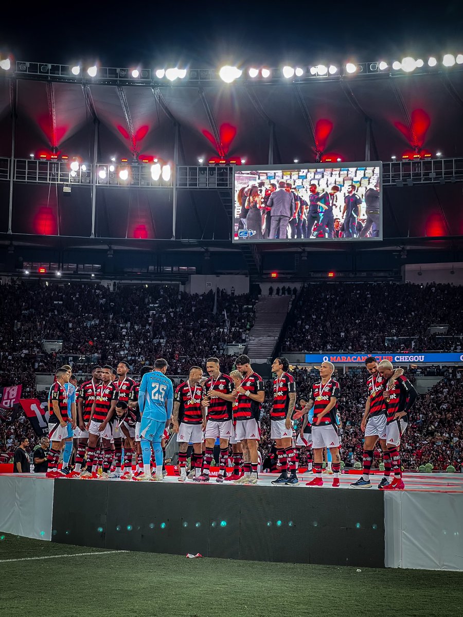 joubertjnr's tweet image. Que equipazo tiene Flamengo! 🏆

📸: @joubertjnr