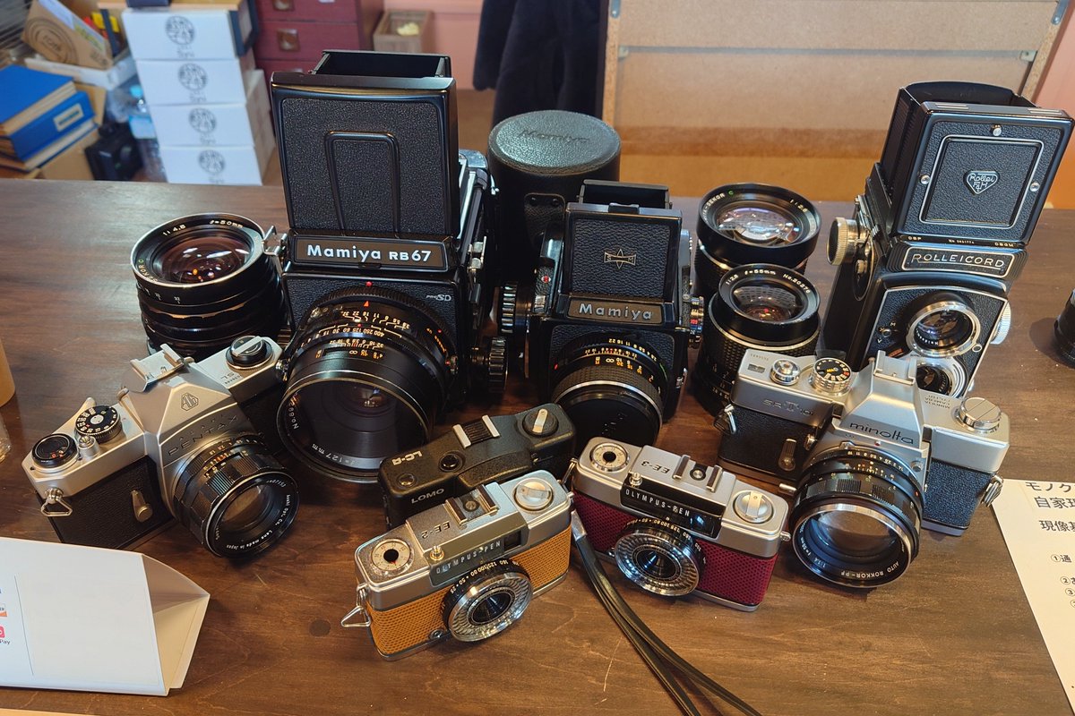 InheritCamera's tweet image. おはようございます!
本日も11時OPEN📸
この週末の新入荷たちまとめ!
中判も35mm一眼もコンパクトも充実してまいりました💪🏻
今週寒いの続くみたいですね。
雪ですが店内暖かいので遊びに来てください🏋️♀️
#フィルム
#カメラのある生活
