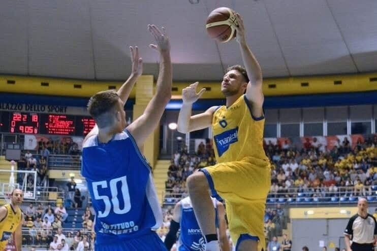 Tanti auguri di buon compleanno all'ex gialloblù Stefano Mancinelli.

#StefanoMancinelli #PMSTorino #VisioneDiGiogo #IgnoranzaGialloBlu