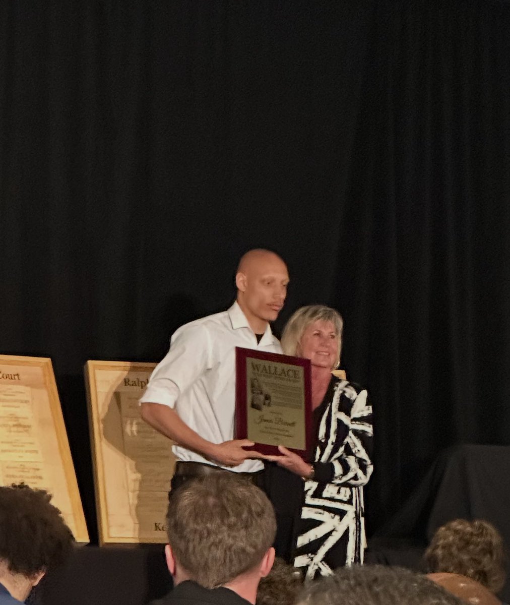Congrats to James Burnett who just received the Wallace C. "Wah Wah" Jones award that goes to the top multi sport athlete in the state! 🐅🐅🐅

#WeAreStX