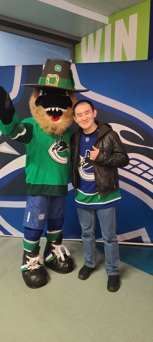 Got my photo with <a href="/CanucksFIN/">FIN</a>. He did not try to take a bite of my head. #Canucks