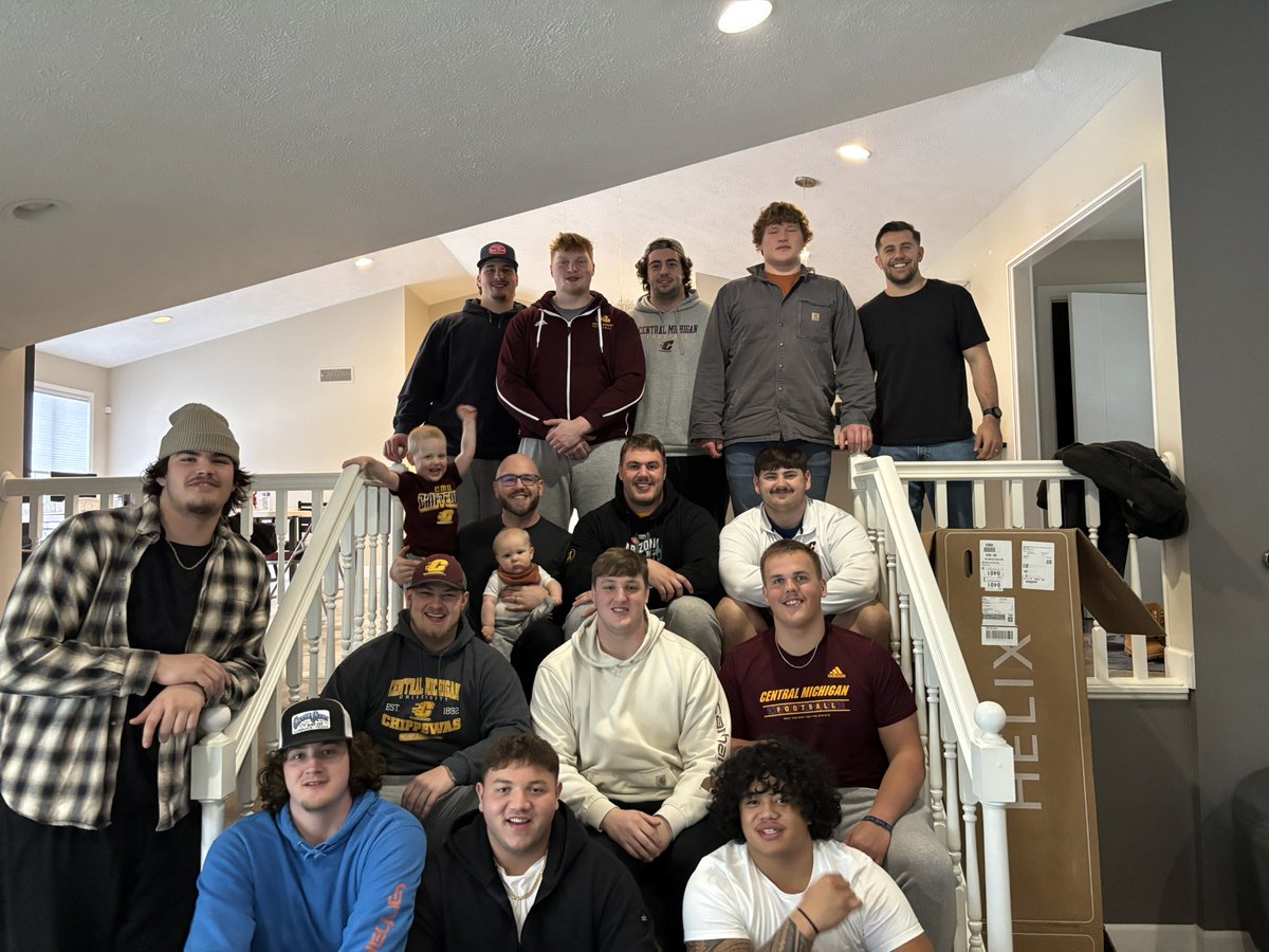 Thanks to Summit Smokehouse for catering some great BBQ for most of the <a href="/CMU_Football/">Central Michigan Football</a> Offensive Line tonight!

A group that’s FIRED UP to attack spring ball! 

Fire Up Chips!