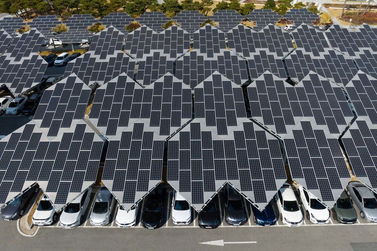 South Korea is looking to quadruple solar power from factory rooftops and parking lots: buff.ly/pfaNOie 

Shouldn't every roof and parking lot get a solar upgrade? 

We have the solutions. #ActOnClimate 

#climate #renewables