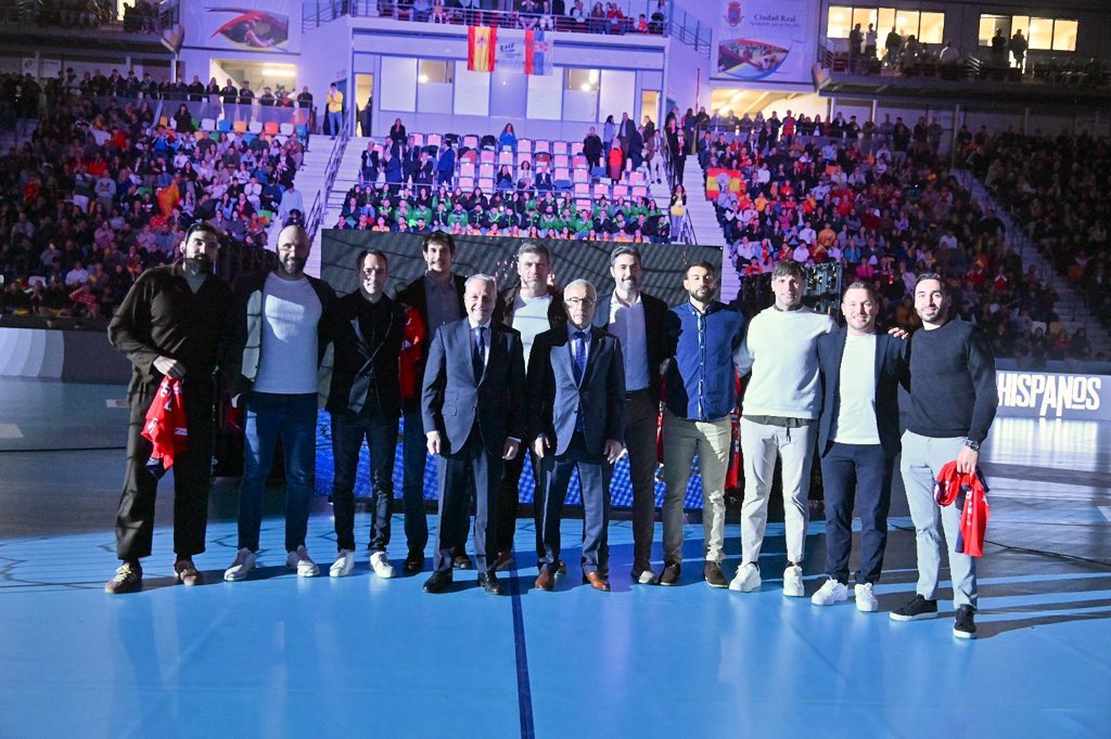 RFEBalonmano tweet media