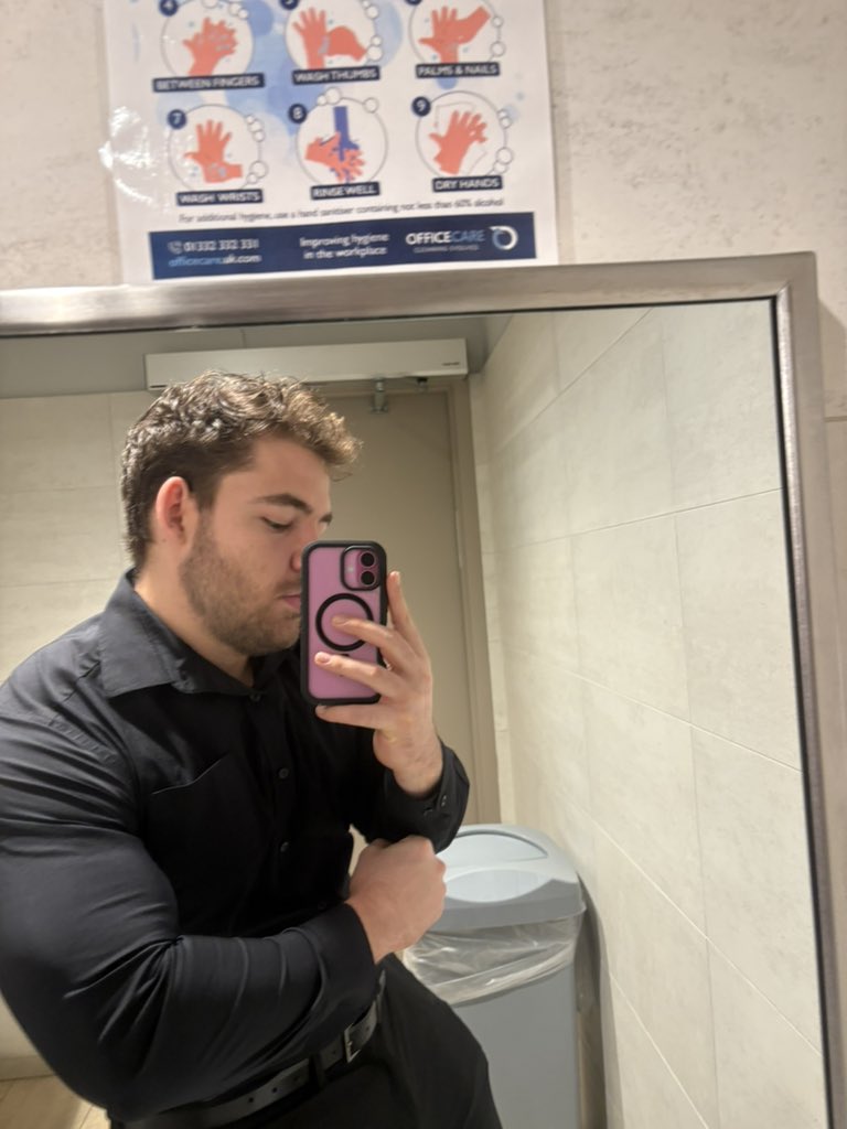 urfavehimbo's tweet image. Busting out of my XL shirt at the wedding …..