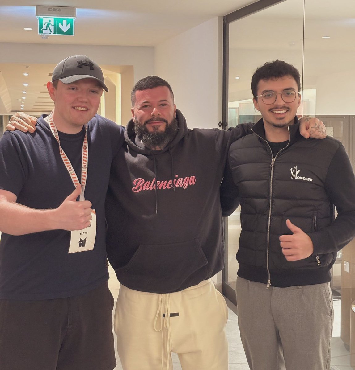Everybody put a lot of passion and effort into this game that we Love a
Lot!!! Esport is emotion, romance, anxiety, anger, passion and sometimes trash talk ahaha, but the only think that matter at the end is the respect between the person involved. We cheers like mfker this pass
