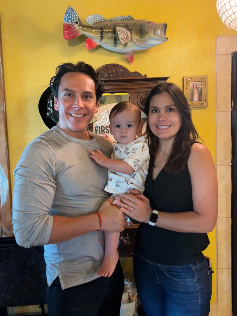 fernandodavil's tweet photo. Super happy and grateful to see our grandson celebrate his 1st birthday 🎂🎶 https://t.co/pORZYoFCUf