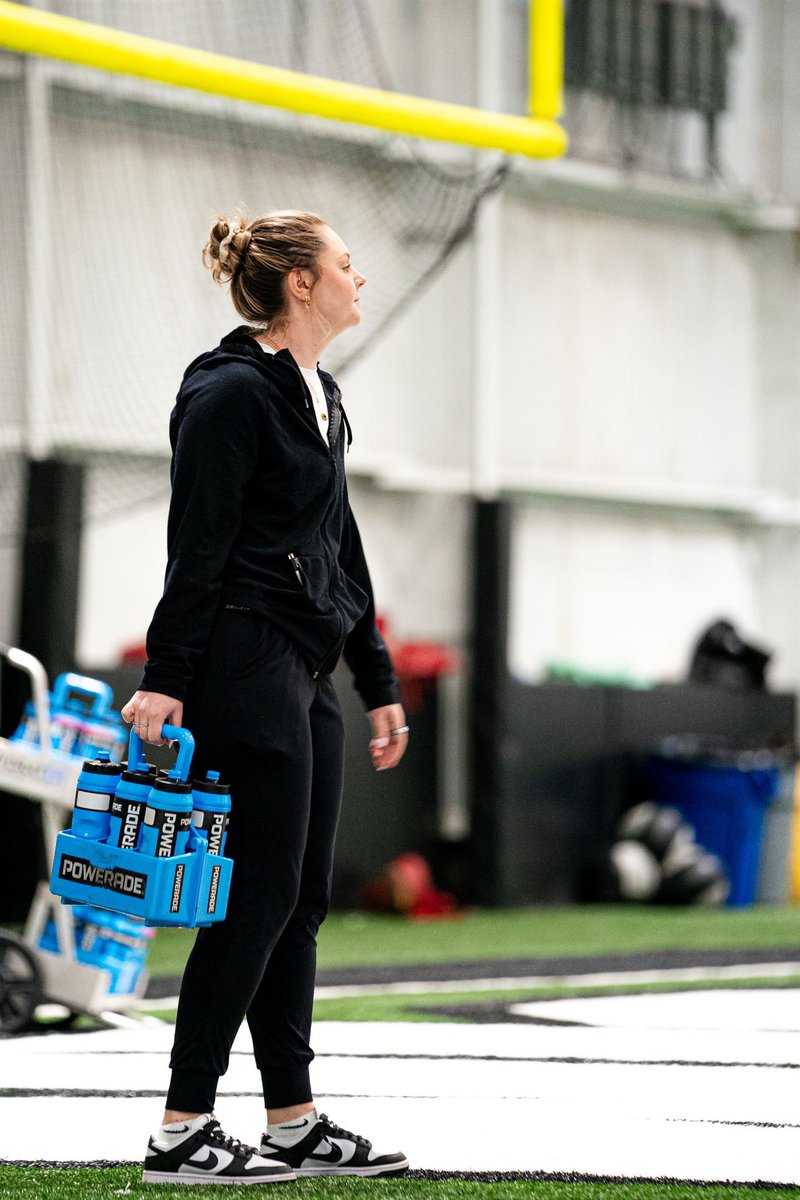 UCF Sports Medicine (@ucf_sportsmed) on Twitter photo Meet our <a href="/UCF_Football/">UCF Football</a> Athletic Trainer, Elisabeth Bird ⚔️
Alma Mater: Alabama & Stephen F. Austin St
Favorite part of the job: Travel
Favorite to rehab: Knee
Favorite workout: Anything but core
Favorite song: Busy Woman- Sabrina Carpenter
#NATM2025 Meet our <a href="/UCF_Football/">UCF Football</a> Athletic Trainer, Elisabeth Bird ⚔️
Alma Mater: Alabama & Stephen F. Austin St
Favorite part of the job: Travel
Favorite to rehab: Knee
Favorite workout: Anything but core
Favorite song: Busy Woman- Sabrina Carpenter
#NATM2025