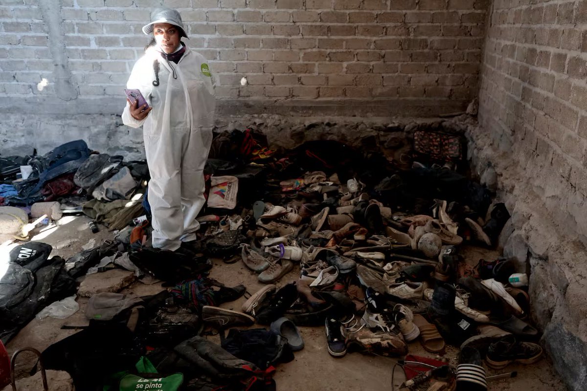 🚨| Mientras la ONU CRITICABA a Nayib Bukele por meter presos a casi 90.000 terroristas en el CECOT; dejaba que AMLO y Claudia Sheinbaum con su gobierno narco, masacraran a los mexicanos, como se vio en las fosas comunes de Jalisco. 🇺🇳 LA ONU ES UNA MIERDA, ¿estás de acuerdo?