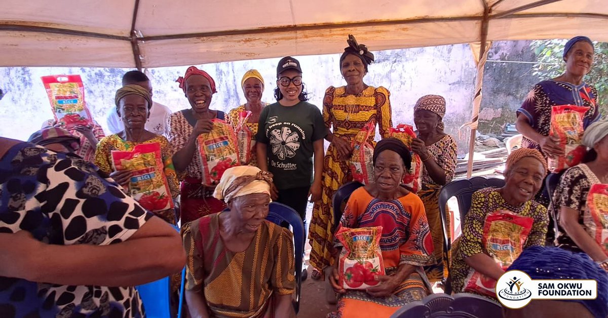 samokwufou's tweet photo. Pictures from the Ngor Okpala Annual Charity Outreach. Swipe to see the highlights from the event where windows were gifted food items. This event was sponsored by @samokwufou

#samokwufoundation #football #december #sports #girlchild #youthempowerment #NGO https://t.co/aaK96kJQGB