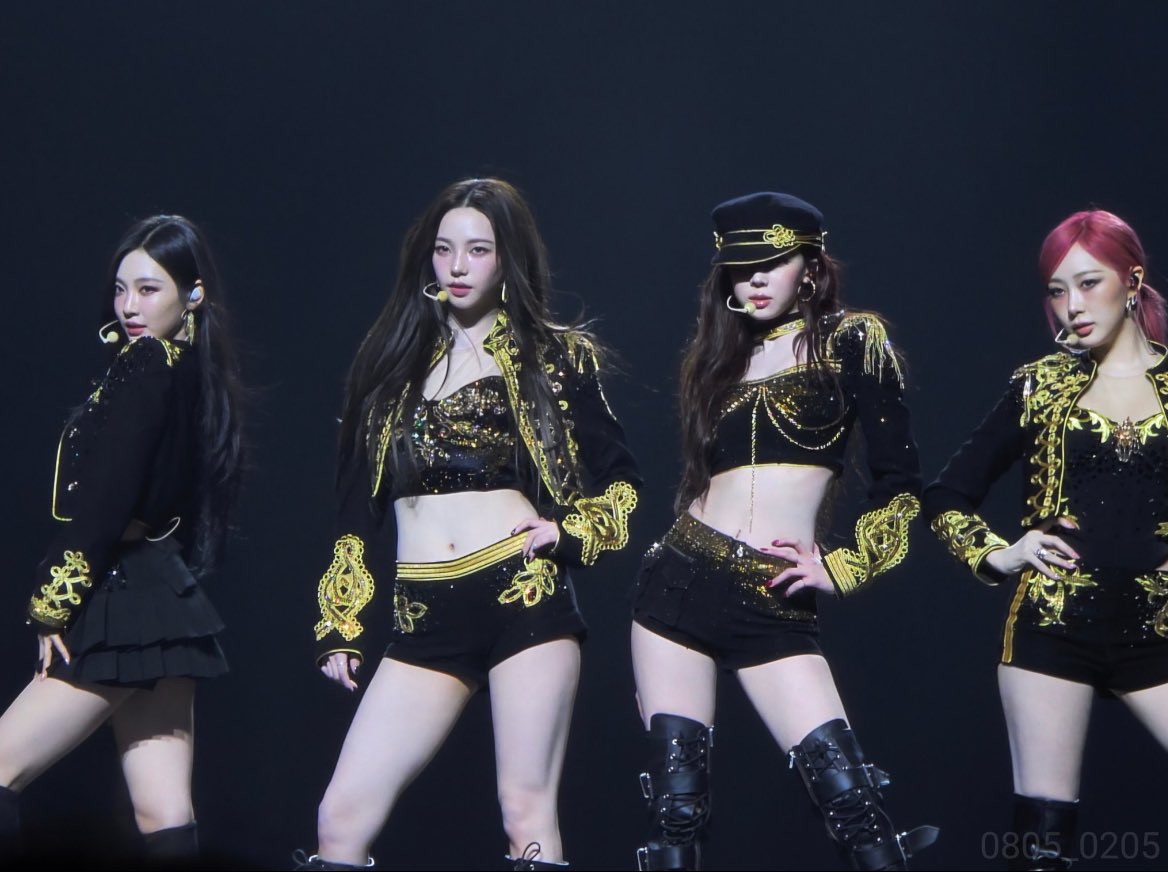 eivrikos's tweet image. nah…. garegg mach just debuted a new girl group