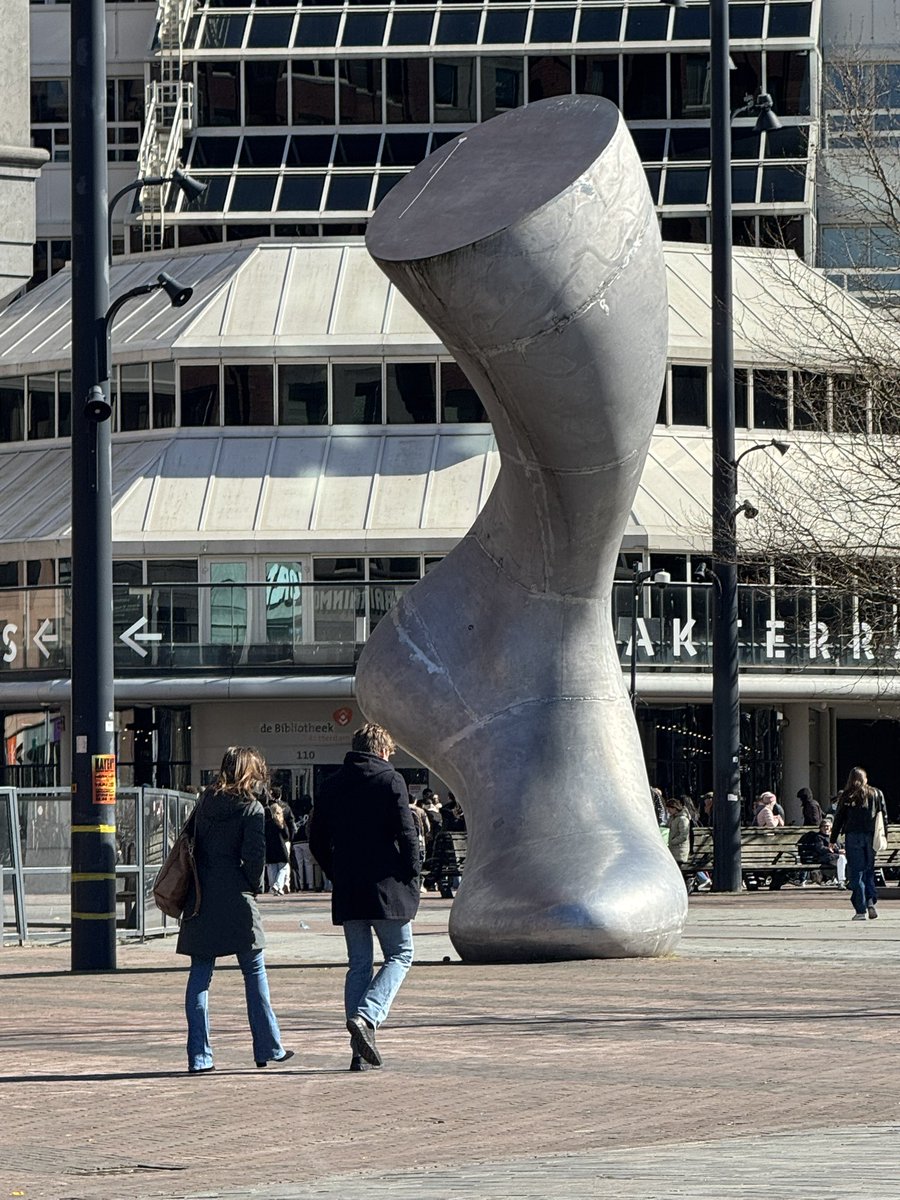 frozennoahat's tweet photo. In Rotterdam gibts Füße ✅✅ https://t.co/Hh7lzqRGPF